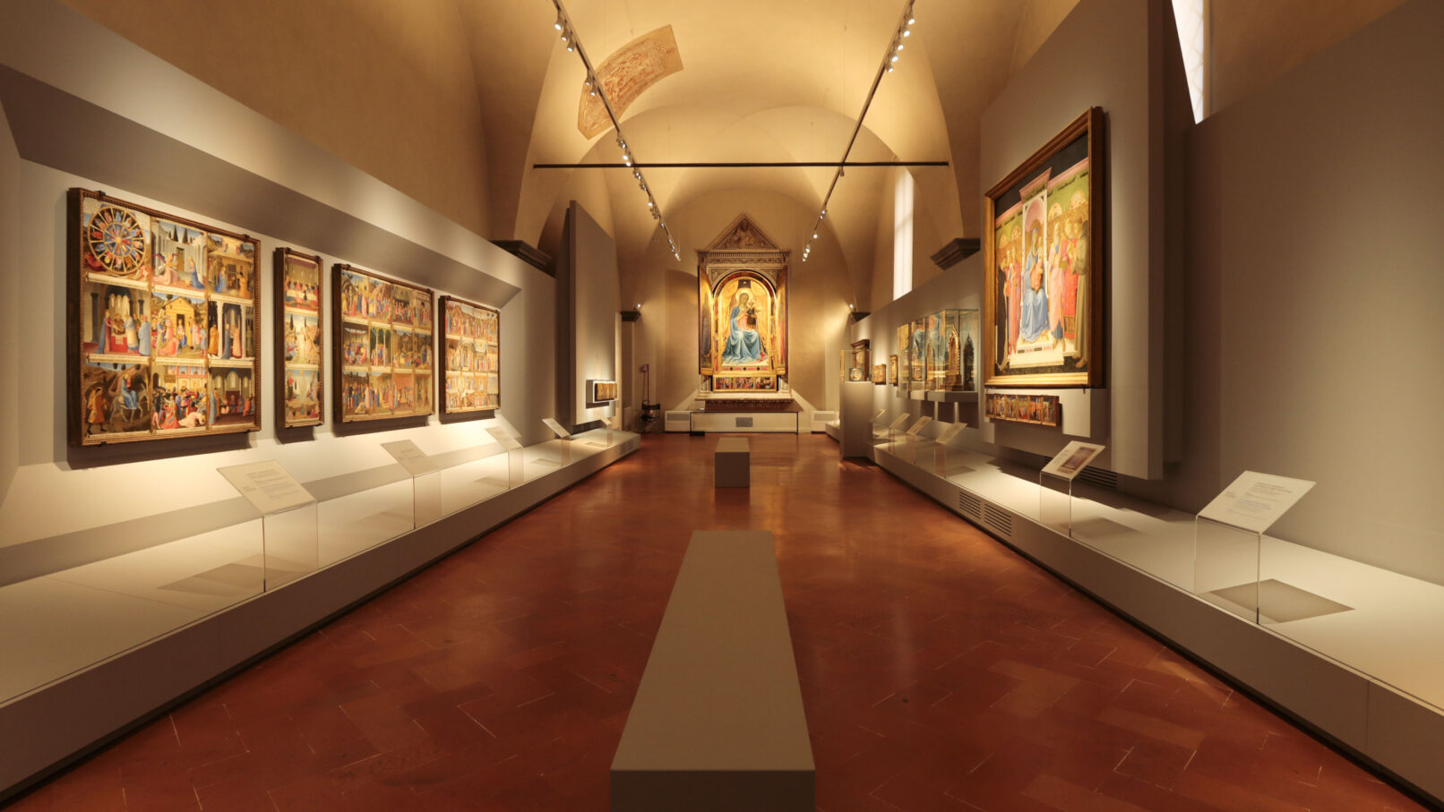 Allestimento sala Beato Angelico